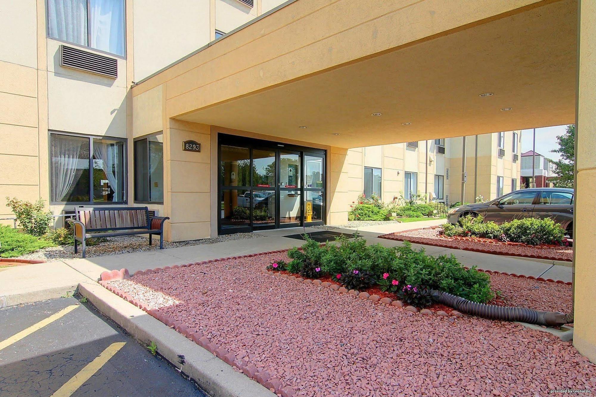 Inn & Suites Merrillville Exterior photo