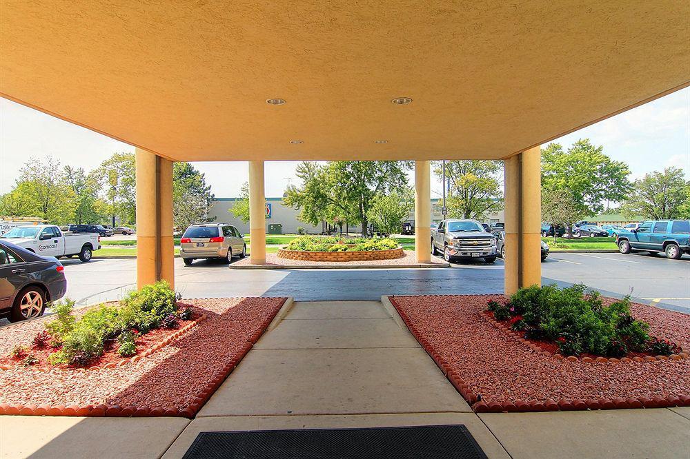 Inn & Suites Merrillville Exterior photo